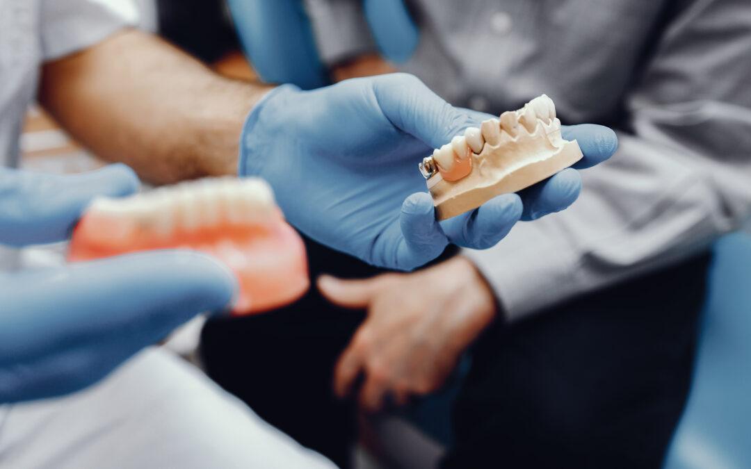 Corona dental en Vitoria: cuándo se necesita, cómo es el proceso y cuánto dura